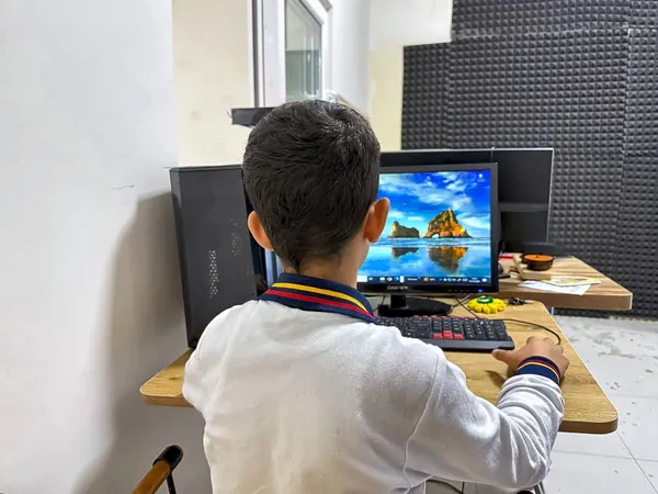 Selvi Özel Eğitim Sincan şubesinde bilgisayar destekli çalışma