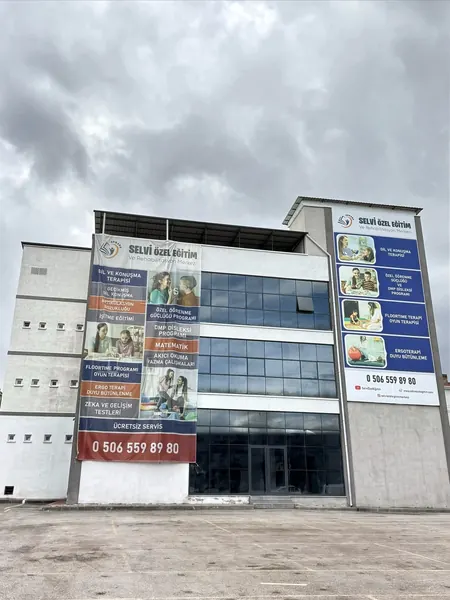 Selvi Özel Eğitim Sincan şubesinde binanın arka cephesi
