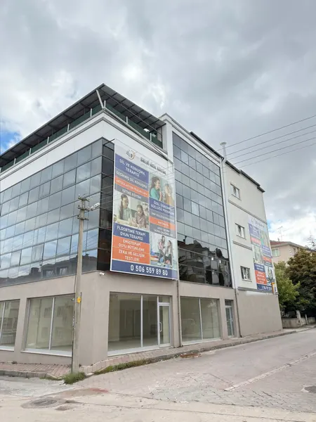 Selvi Özel Eğitim Sincan şubesinde binanın ön cephesi