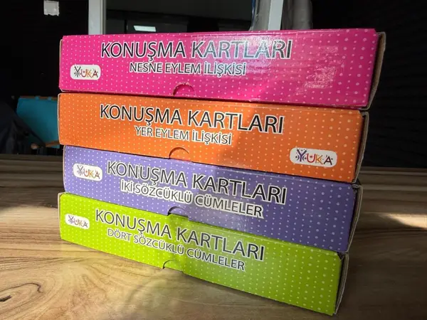 Dil terapisinde kullanılan konuşma kartları setleri