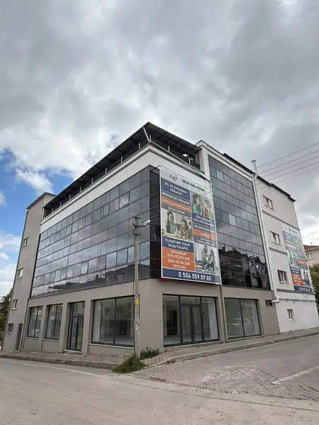 Selvi Özel Eğitim Sincan şubesinin bulunduğu binanın ön cephesi