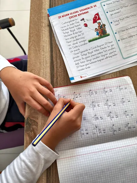 Selvi Özel Eğitim Sincan şubesinde yazma çalışması