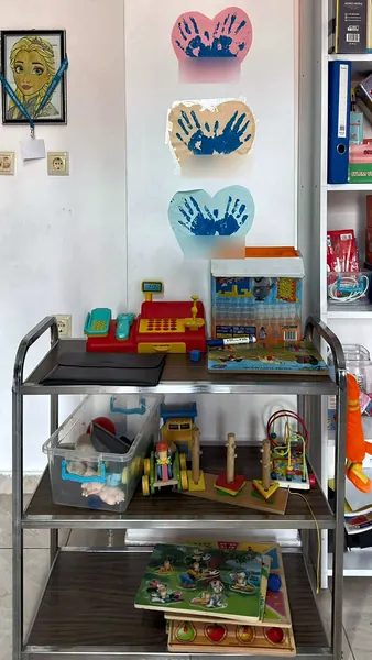 Selvi Özel Eğitim Keçiören-Yeşiltepe şubesinde el izi panosu