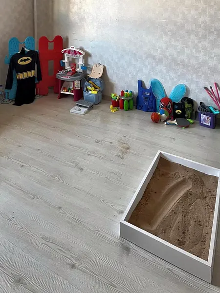 Selvi Özel Eğitim Keçiören-Yeşiltepe şubesinde kum tepsili oyun terapisi köşesi