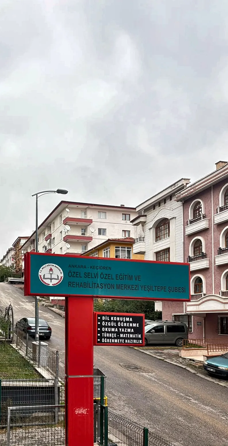 Selvi Özel Eğitim Keçiören-Yeşiltepe şubesinde kurum tabelası