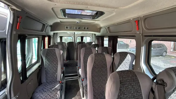 Selvi Özel Eğitim Keçiören-Yeşiltepe şubesinde öğrenci servis aracının içi