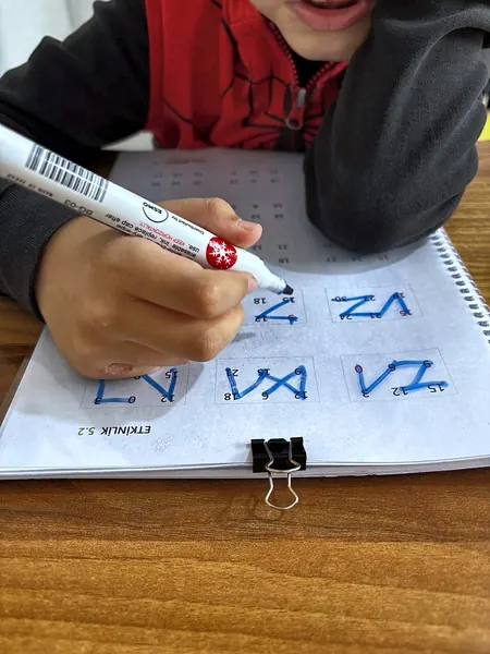 Selvi Özel Eğitim Keçiören-Yeşiltepe şubesinde yazma çalışması